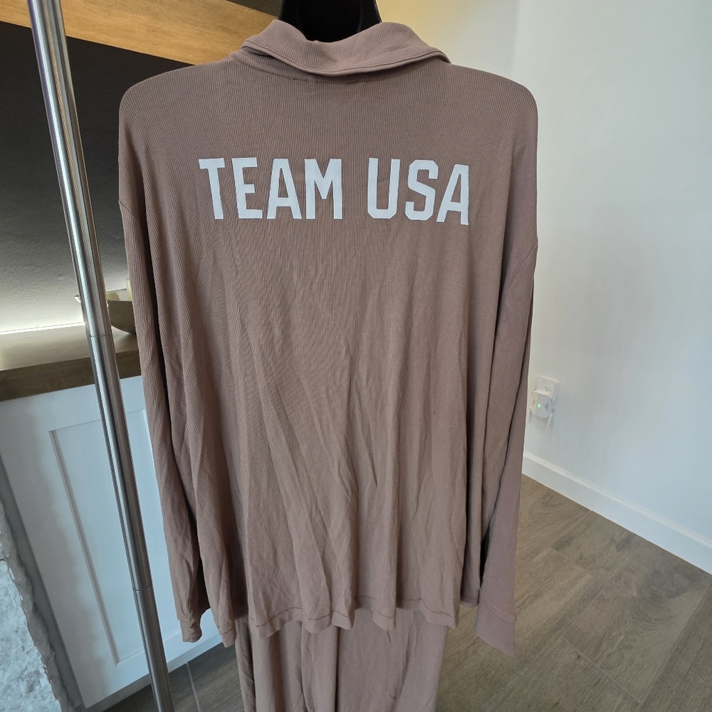 SKIMS Ribbed Button-Up Pajama Set - Picture 2 of 10